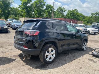 2018 Jeep Compass Latitude 4x4 - Exterior Rear Right Corner Image